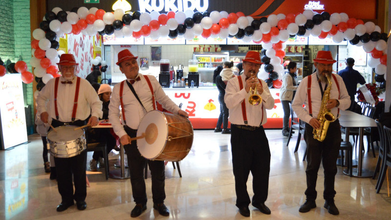 BAYRAMIN SÜRPRİZİ: YENİ İSİM SAHNEYE ÇIKTI